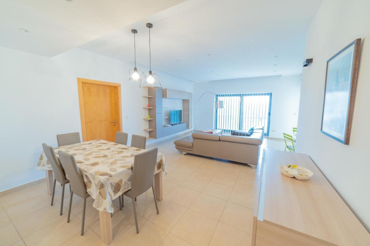 Apartment Luxury Seaview & Pool-hosted By Sweetstay Mellieha